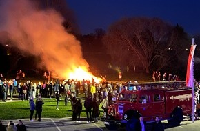 Feuerwehr Beverungen: FW Beverungen: Traditionelle Osterfeuer in Beverungen und Würgassen laden zum Verweilen ein