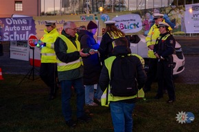 POL-WES: Wesel- Gl&uuml;hw&uuml;rmchenaktion der Verkehrssicherheitsberatung f&uuml;r mehr Sichtbarkeit und Sicherheit