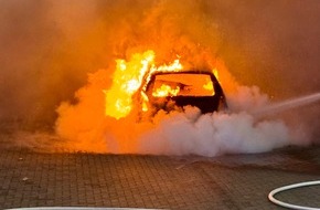 Feuerwehr Bocholt: FW Bocholt: Fahrzeugbrand am Einfamilienhaus