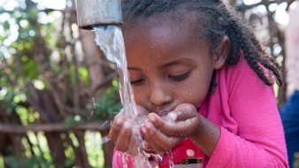 Stiftung Menschen für Menschen: Zum Weltwassertag: Stiftung Menschen für Menschen - Sauberes Wasser rettet Leben