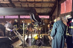 Freiwillige Feuerwehr Aurich: FW-AUR: Gro&szlig;tierrettung auf landwirtschaftlichem Anwesen