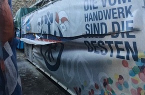 Polizei Mönchengladbach: POL-MG: Schmierereien und Beschädigungen an Karnevalswagen