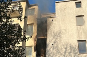 Feuerwehr Bremerhaven: FW Bremerhaven: K&uuml;chenbrandbrand in Lehe - Balkonbrand greift auf K&uuml;che &uuml;ber