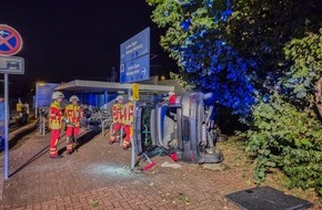 Freiwillige Feuerwehr Lehrte: FW Lehrte: Verkehrsunfall in Arpke: PKW kommt von Fahrbahn ab und knallt in Fahrradständer am Bahnhof