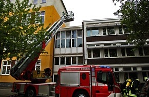 Feuerwehr Essen: FW-E: Feuer in "Schule am Wasserturm", für 289 Schülerinnen und Schüler endet für den heutigen Tag der Unterricht