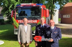 Feuerwehr Helmstedt: FW Helmstedt: &Uuml;bergabe des neuen L&ouml;schgruppenfahrzeuges LF 10