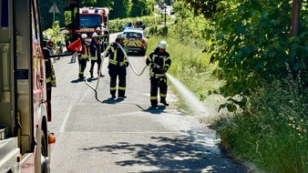 FFW Gemeinde Schwalmtal: FFW Schwalmtal: Kleinbrand eines Grünstreifens in Amern