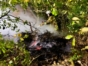 FW-OLL: Vegetationsbrand auf Nachbargrundstück von Mädchen der Jugendfeuerwehr gemeldet