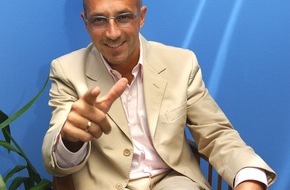 TELE 5: Goofy Förster wechselt zu ÂNeckermann Urlaubswelt TV' / Der Moderator ist ab 1. Januar 2003 auf Tele 5 zu sehen / Zum Sendestart am 16. November moderieren Heiko Isgro und Eva Grünbauer