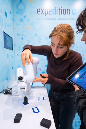 Digital-Truck in Altshausen und Wilhelmsdorf (14.-23.07.): Schulklassen erkunden Technologien der modernen Arbeitswelt