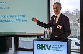 PlasticsEurope Deutschland e.V.: Warnsignal für den Wirtschaftsstandort: Deutsche Kunststoffindustrie steckt in der Krise