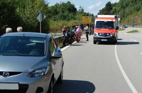 Polizeipräsidium Westpfalz: POL-PPWP: Autofahrerin missachtet Vorfahrt - Motorradfahrer schwer verletzt