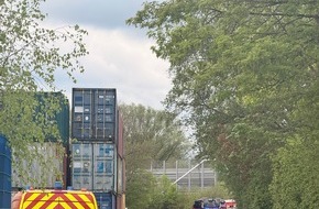 Freiwillige Feuerwehr Bad Oeynhausen: FW Bad Oeynhausen: Feuer auf Gel&auml;nde eines Entsorgungsbetriebes in der Dieselstra&szlig;e