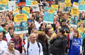 Kassenzahnärztliche Vereinigung Hessen: Achse des Protests von Frankfurt über Kassel bis nach Münster / Tausende Zahnärzte zeigen der Bürokratie die Zähne