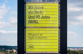 ARAG: 90 Jahre ARAG: Fokus Rechtsschutz aktueller denn je / 125-Meter-Fassade der Düsseldorfer Konzernzentrale mit Jubiläumsmotiv