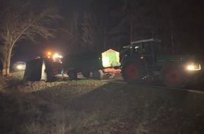 Polizeiinspektion Celle: POL-CE: Celle - Traktor-Anhänger mit Mutterboden auf Bundesstraße umgekippt