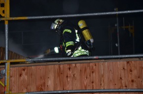 POL-STD: Dachstuhlbrand in Horneburger Kindergartenneubau