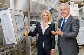 Philip Morris GmbH: Sachsens Ministerpräsident Tillich besucht f6 Cigarettenfabrik (FOTO)