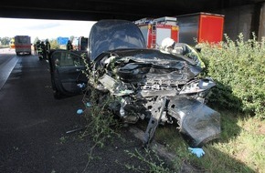 Polizeidirektion Neustadt/Weinstraße: POL-PDNW: Polizeiautobahnstation - Autobahn 61, Gemarkung Mutterstadt - Verkehrsunfall mit Schwerverletztem führt zur Vollsperrung der Autobahn