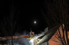 Feuerwehr Xanten: FW Xanten: Gebäudebrand in Xanten-Beek