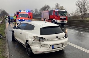 Feuerwehr Moers: FW Moers: Verkehrsunfall auf der A 40 / 2 Leichtverletzte