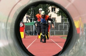 Deutscher Feuerwehrverband e. V. (DFV): Training an Hakenleiter, Strahlrohr und Hindernis / Kurze Erklärung der Disziplinen bei den Deutschen Meisterschaften 2012 (BILD)