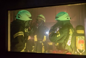 FW-OE: Männer die durchs Feuer gehen - 13 neue Atemschutzgeräteträger bei den Feuerwehren im Kreis Olpe