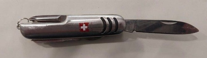 Bundespolizeidirektion Sankt Augustin: BPOL NRW: Düsseldorf Hbf: Bundespolizei beschlagnahmt Messer und Drogen bei 44-Jährigem