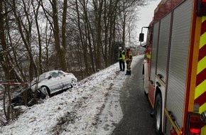 Feuerwehr Herdecke: FW-EN: Drei Einsätze am Wochenende: Gasaustritt am Wagnerweg und Fahrzeug gegen Baum an der Wittener Landstraße