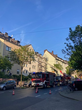 FW-EN: Verkehrsunfall und Brand im Gebäude - Feuerwehr Hattingen zweimal im Einsatz