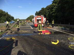 FW-AR: LKW-Unfall auf der BAB 445 bei Neheim fordert zwei Schwerstverletzte