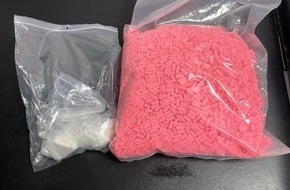 Zollfahndungsamt Essen: ZOLL-E: Schmuggelfahrt gescheitert - Zoll nimmt Drogenschmuggler fest - rund 4 kg Ecstasytabletten, 1,7 kg Amphetamin und 200 g Kokain im Wert von 100.000 EUR sichergestellt