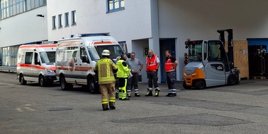 KFV-CW: Säure-Unfall mit 18 Verletzten / Großeinsatz in Galvanik von Hittech Prontor