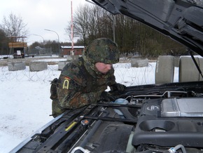 Deutsche Marine - Pressemeldung (Reportage): Bayerische Marinesoldaten kämpfen auf Bootsmannslehrgang gegen Schnee, Kälte und Übungsgegner - Sie sollen Vorgesetzte werden und umsichtig handeln