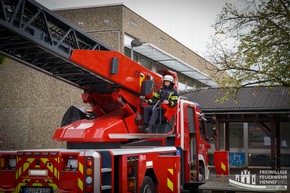 FW Hennef: Lehrgang für Drehleiter - Maschinisten bei der Feuerwehr Hennef