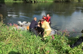 Freiwillige Feuerwehr Menden: FW Menden: Hilfloses Schaf in der Ruhr