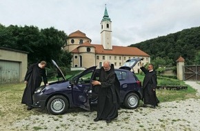 AUTO BILD: AUTO BILD im Kloster - Mehr Auto braucht kein Mönch! (FOTO)