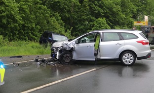 Kreispolizeibehörde Höxter: POL-HX: Auto gerät in den Gegenverkehr