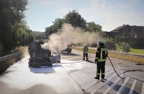Polizei Paderborn: POL-PB: Auto brennt auf B64 aus