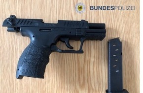 Bundespolizeidirektion Sankt Augustin: BPOL NRW: Bundespolizei kontrolliert Mann mit Messer und durchgeladener Schreckschusspistole