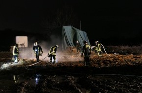 Feuerwehr Dortmund: FW-DO: 23.01.2020 gestapelte Stohballen brennen in Dortmund-Asseln