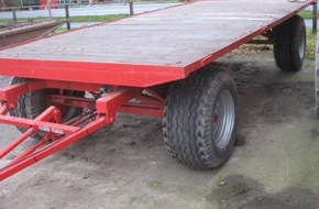 Polizeiinspektion Cuxhaven: POL-CUX: Ballenwagen gestohlen (Bildmaterial)