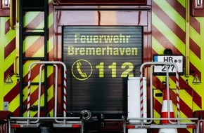 Feuerwehr Bremerhaven: FW Bremerhaven: Einsatzmeldung - Schiffsbrand im Hafengebiet