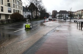 Polizei Minden-Lübbecke: POL-MI: Massive Überflutung am Klausenwall nach Wassserrohrbruch