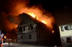 Kreisfeuerwehrverband Calw e.V.: FW-CW: Ehemaliges Hotel im Stadtkern von Neubulach im Vollbrand