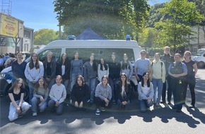 Polizeidirektion Neuwied/Rhein: POL-PDNR: Girls' Day bei der Polizei Betzdorf - Einblicke in einen vielseitigen Beruf