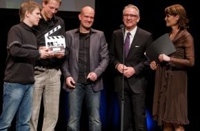 Industrieverband Feuerverzinken e.V.: Zink Zischke und die träumende Ampel - Anja Kling verlieh 99 Fire Film Award