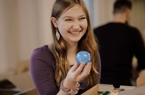 Samaritan's Purse e. V.: In Berlin-Lankwitz werden schon Weihnachtsp&auml;ckchen gepackt / Freiwillige f&uuml;r die Weihnachtswerkstatt gesucht