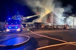 Kreisfeuerwehr Rotenburg (W&uuml;mme): FW-ROW: Gro&szlig;brand in Zeven: &Uuml;ber 200 Kr&auml;fte im Einsatz