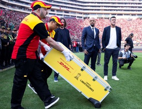 PM: Die ungewöhnlichsten DHL-Lieferungen 2025 – ein besonderer Jahresrückblick des Weltmarktführers der Logistik / PR: The Most Unusual DHL Deliveries 2025 – A Special Year-End Review of the Global Market Leader in Logistics